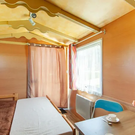 Secluded Holiday In Dommartin-varimont With Garden 度假居 Varimont