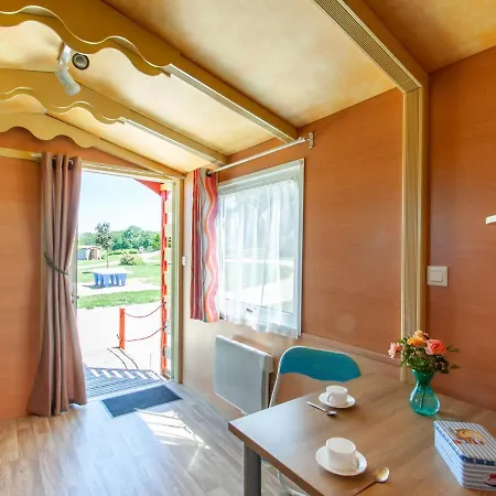 Secluded Holiday In Dommartin-varimont With Garden 度假居
