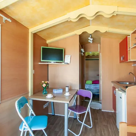 度假居 Secluded Holiday In Dommartin-varimont With Garden