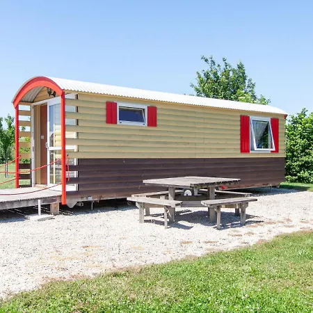 度假居 Secluded Holiday In Dommartin-varimont With Garden