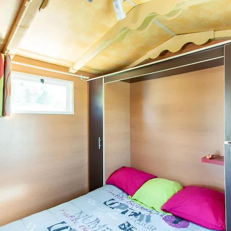 度假居 Secluded Holiday In Dommartin-varimont With Garden *