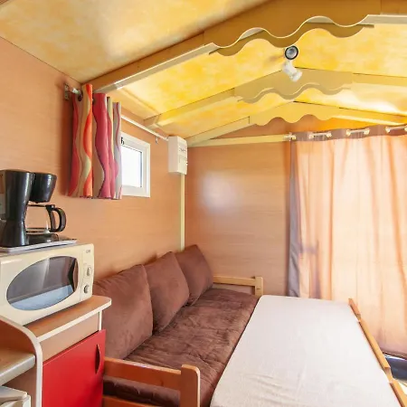 Secluded Holiday In Dommartin-varimont With Garden 度假居 Varimont